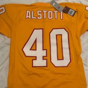 Mike Alstott throwback Tampa Bay Buccaneers Mitchell and Ness jersey cream